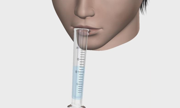 専用のガムをかみ、口内に出てきた唾液の採取