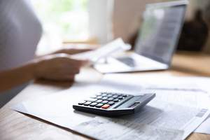 虫歯治療における費用を確認するための電卓の写真