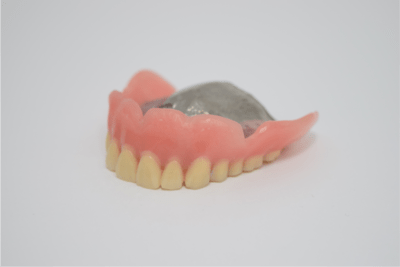 セラミックの歯を使用した入れ歯